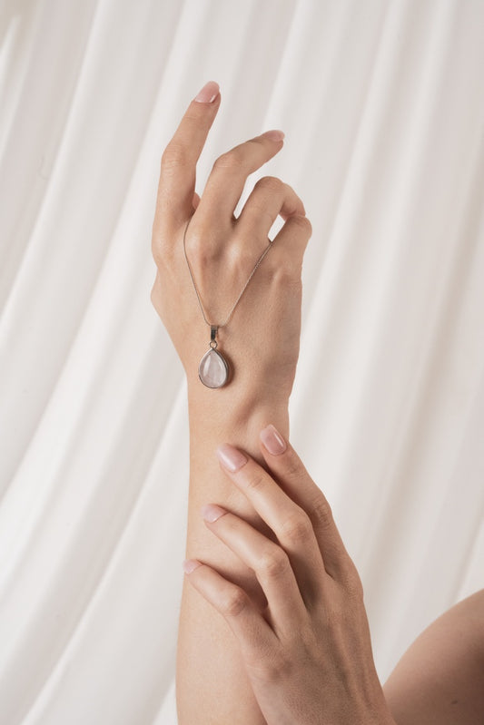 Pembe Kuvars Doğal Taş Kolye